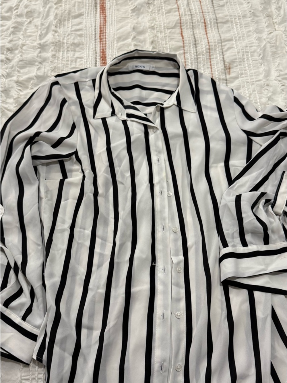 (2-pack) Women’s button down dress shirt / blouse (black + white & red)